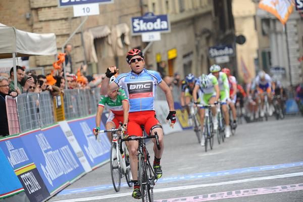 Cadel Evans (BMC) celebrates his stage victory over Italian champion Giovanni Visconti.