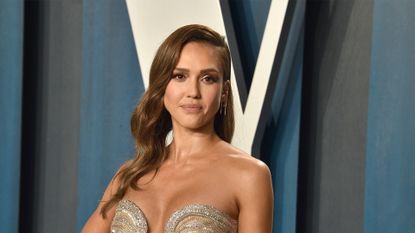 BEVERLY HILLS, CALIFORNIA - FEBRUARY 09: Jessica Alba attends the 2020 Vanity Fair Oscar Party at Wallis Annenberg Center for the Performing Arts on February 09, 2020 in Beverly Hills, California. (Photo by David Crotty/Patrick McMullan via Getty Images)
