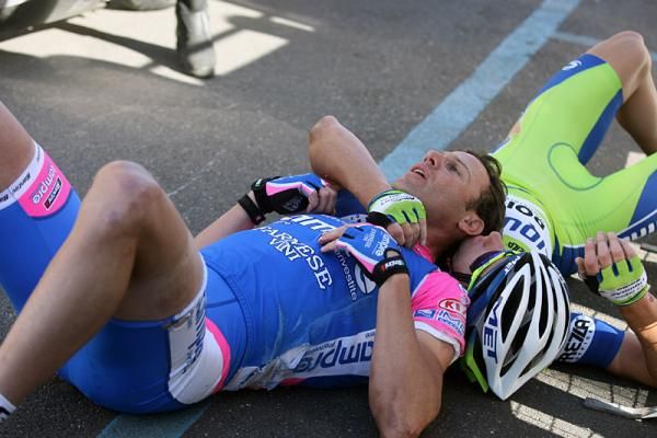 A stunned Alessandro Petacchi (Lampre - Farnese Vini) and Fabio Sabatini (Liquigas - Doimo) after crashing in the sprint finale.