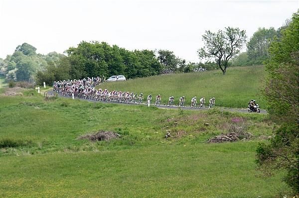 The peloton in action during stage 3 of the Circuit de Lorraine.