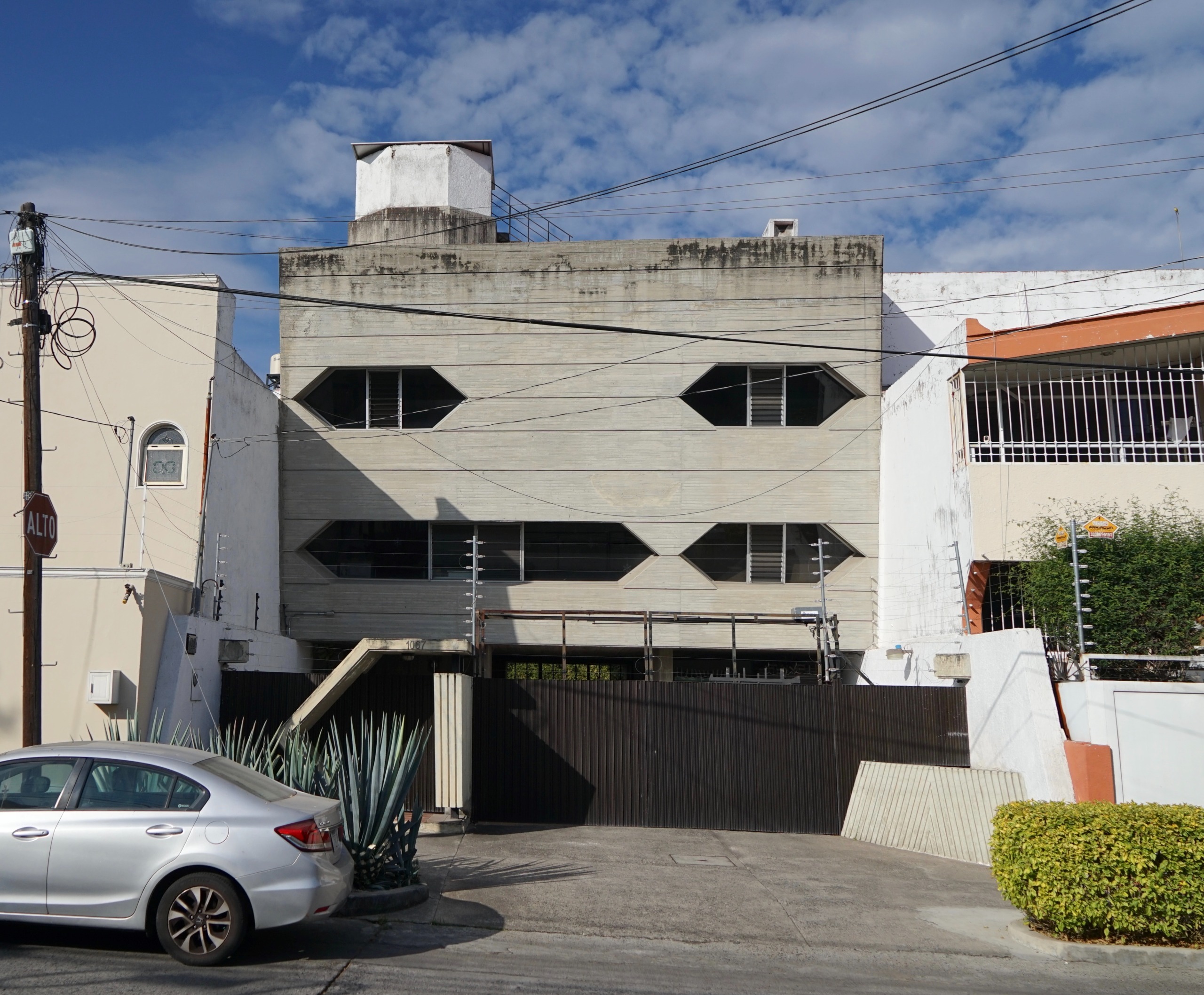 brutalist building in Guadalajara by F&eacute;lix Aceves Ortega, part of Guadalajara modernism