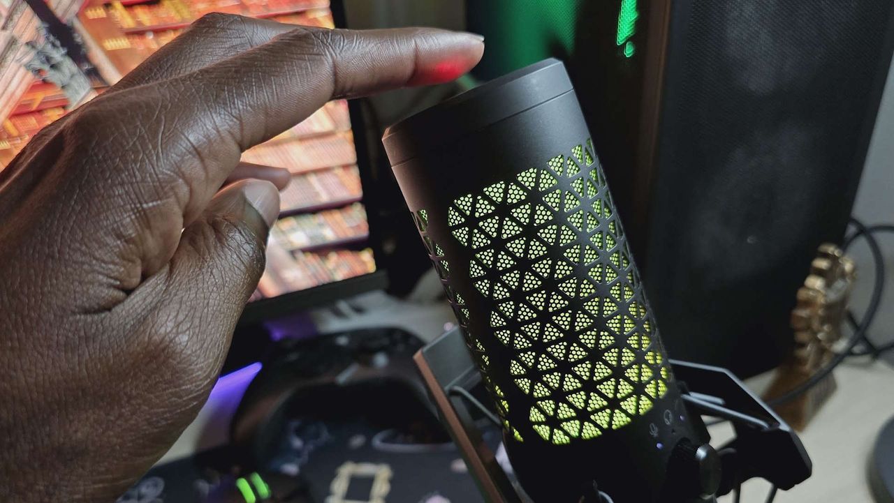 Asus ROG Carnyx microphone