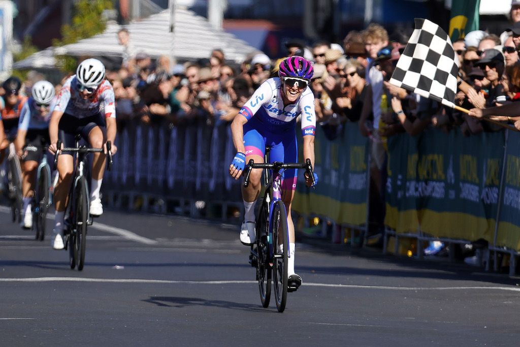 Amber Pate (Jayco AlUla) starting off her professional career with victory in the elite/U23 women&#039;s criterium at the Australian Road National Championships