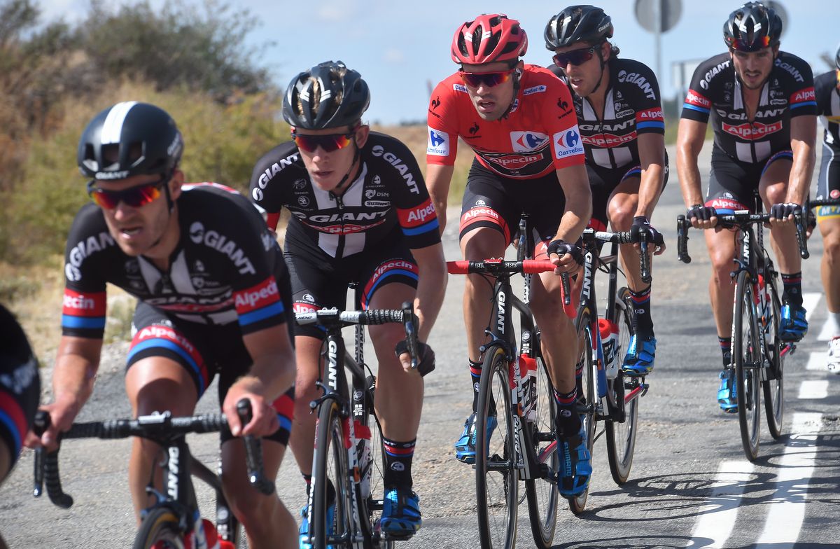 Giant-Alpecin looking after Tom Dumoulin in red