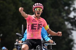 Stage 5 - Tour Colombia: Richard Carapaz wins thrilling stage 5 summit finish at Alto del Vino