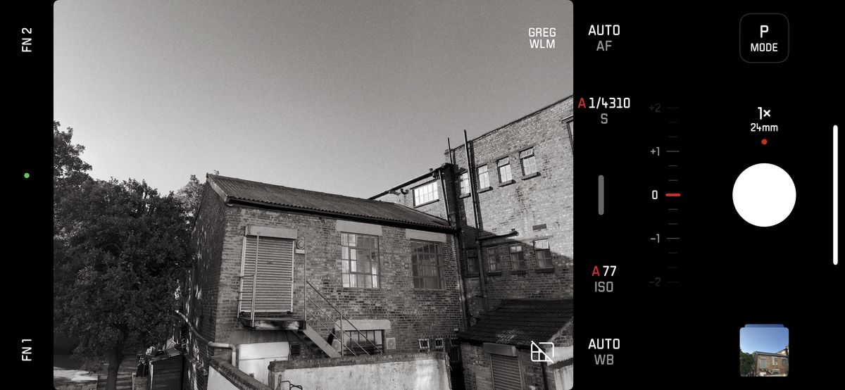 Screenshots from the Leica Lux iPhone app
