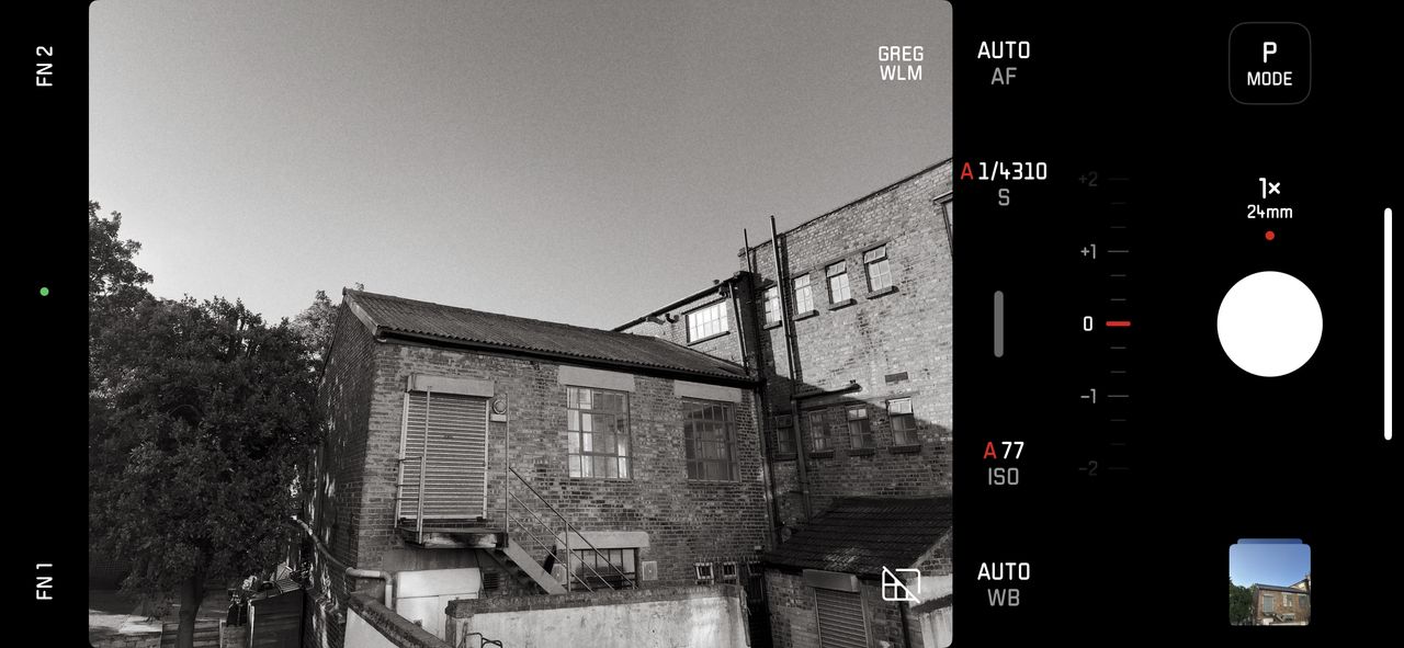 Screenshots from the Leica Lux iPhone app