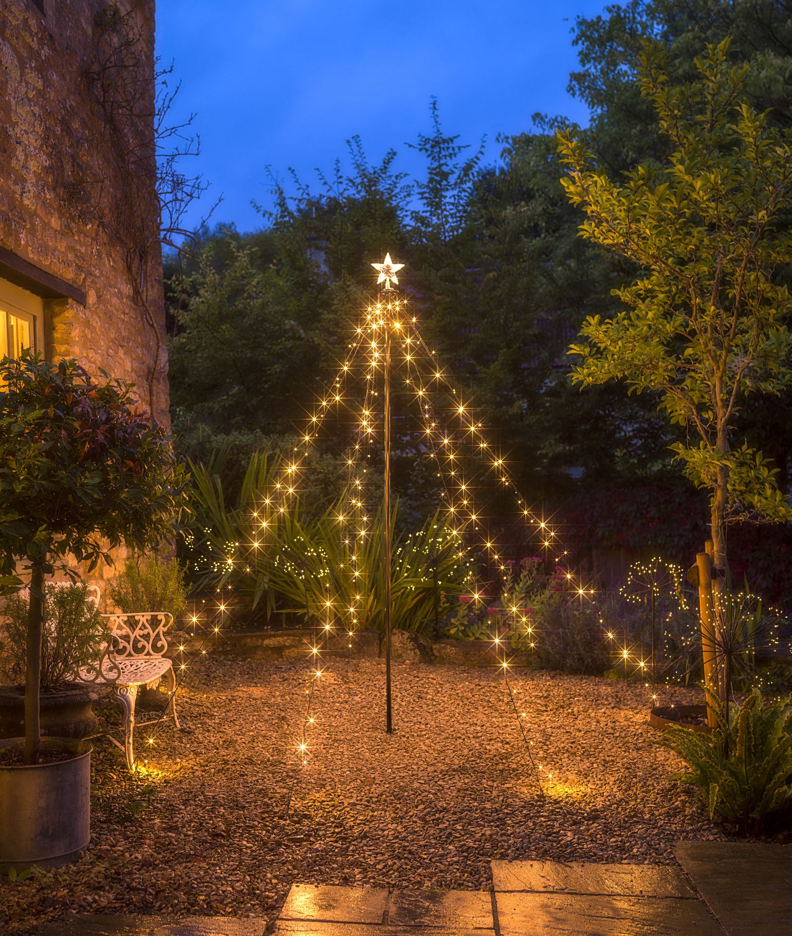 Outdoor Christmas lighting ideas | Livingetc