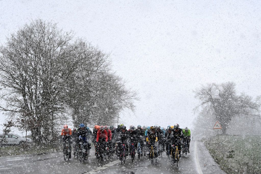 Snowy conditions on the opening day of O Gran Camiño