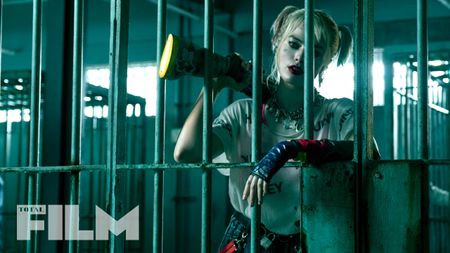 Harley Quinn behind bars in Birds of Prey