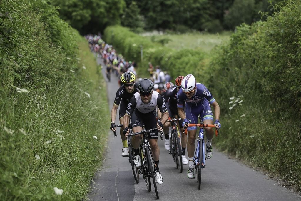 Mark Cavendish and Mark McNally (Wanty - Groupe Gobert) leading