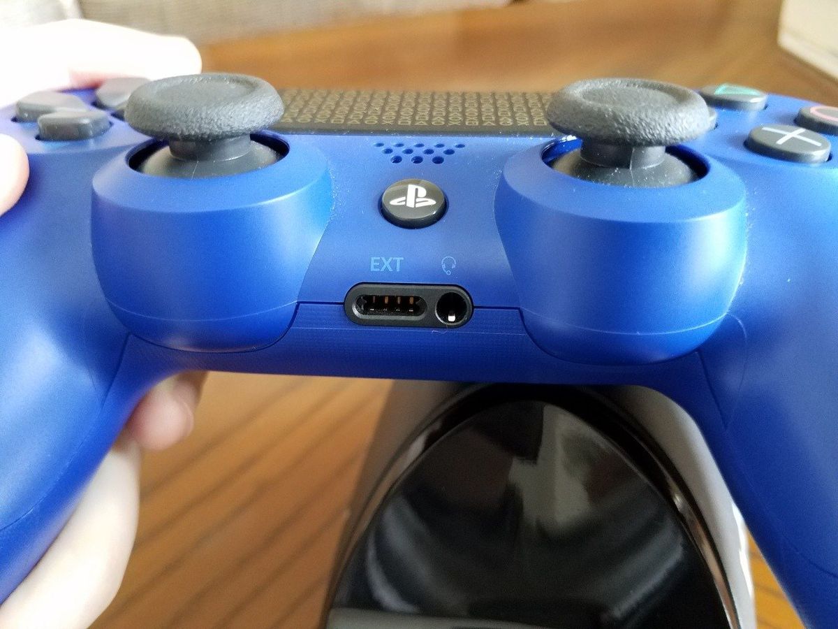 How Different is a FAKE PS4 DualShock Controller Compared to a REAL one