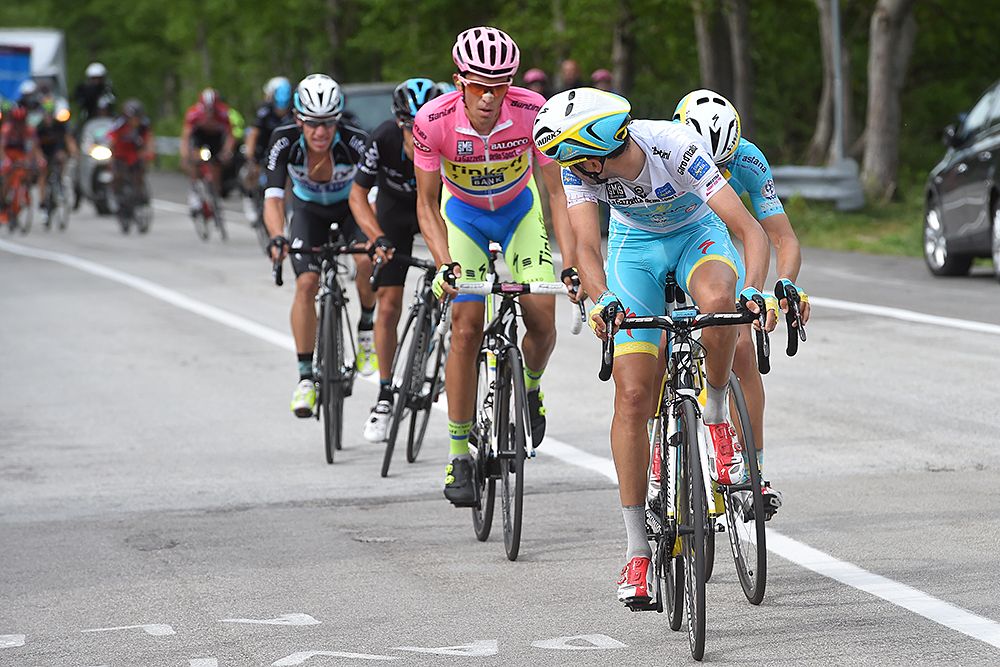 Fabio Aru (Astana) looks back to see if Alberto Contador (Tinkoff-Saxo) is still there