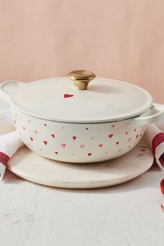 Valentines Day Gifts: Image of Le Creuset pot