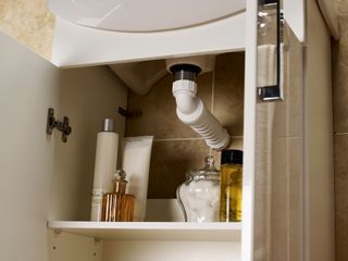A specialist pipe fitted to a sink in place of a ubend