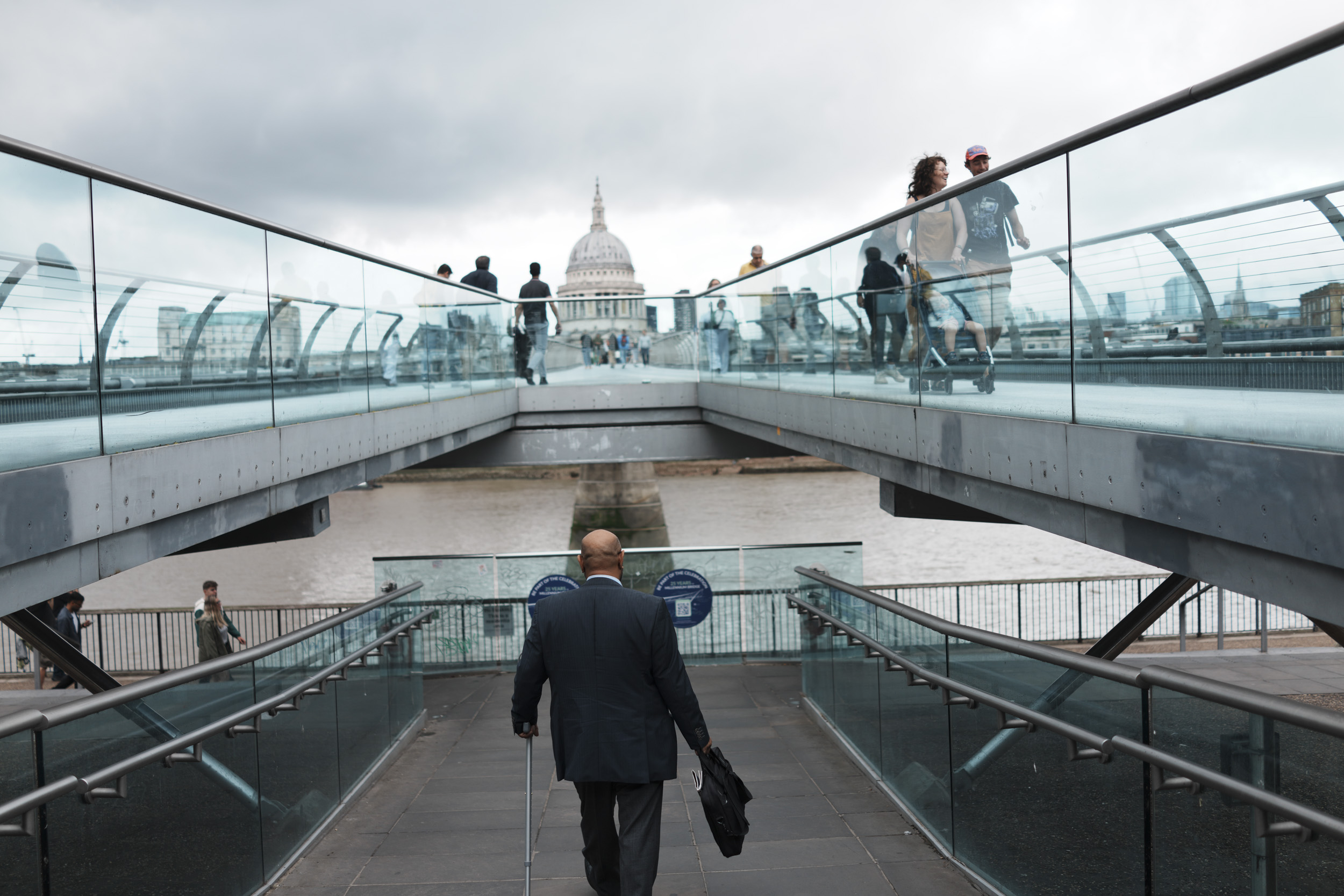 Sony RX1R III sample gallery: St Paul's cathedral in London framed by. the millenium bridge