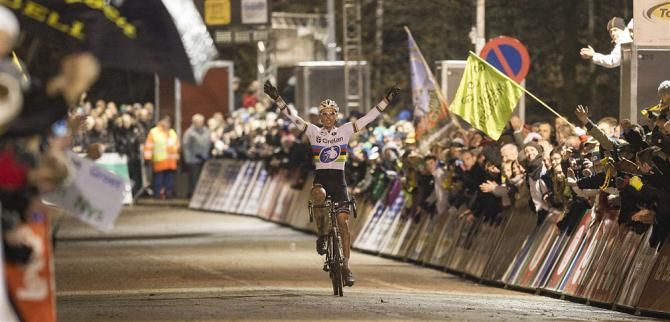 World champion Sven Nys (Crelan-KDL) dominated the evening race at Superprestige Diegem to win the final 'cross race of 2013