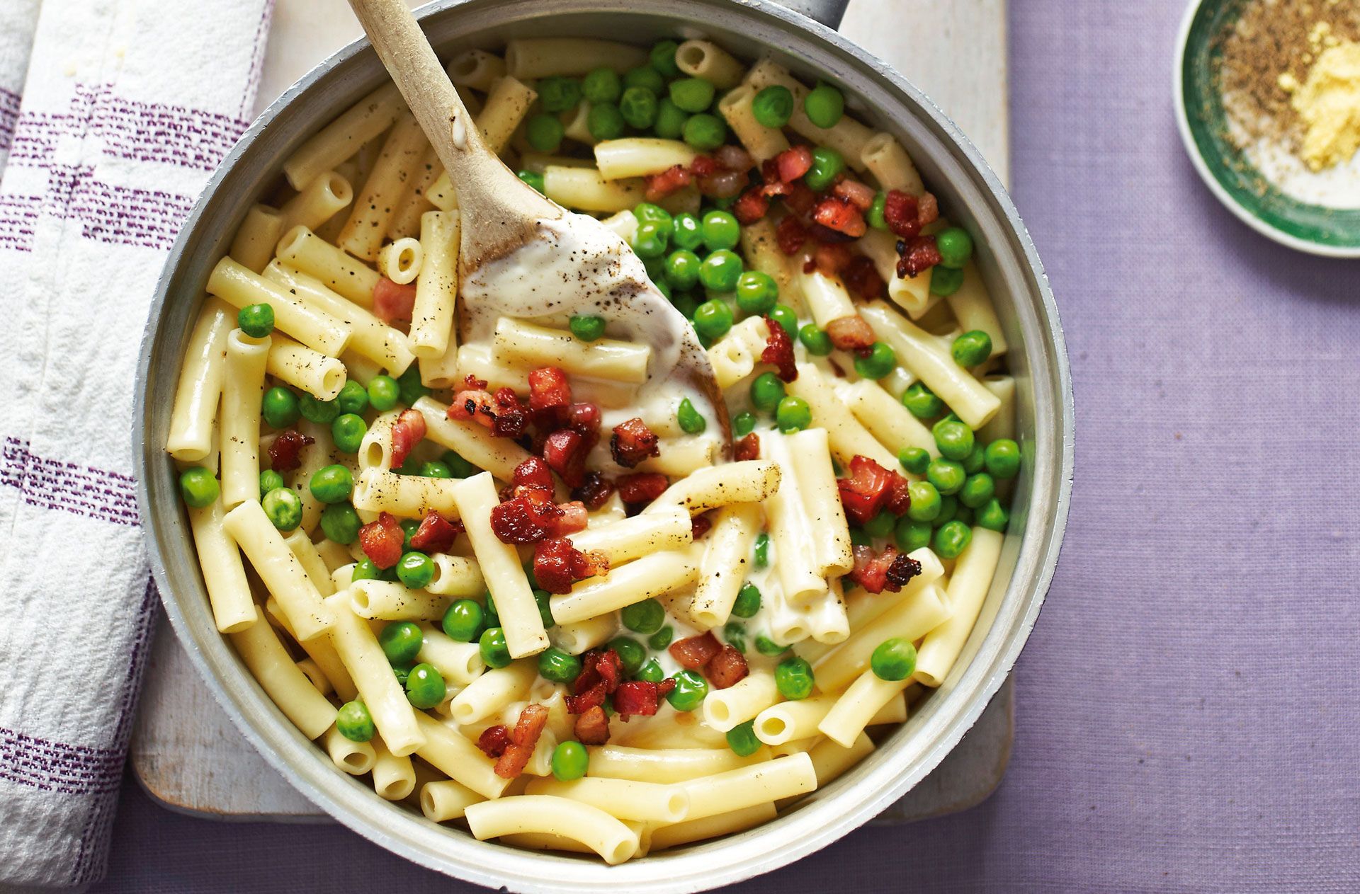 Macaroni cheese with peas recipe