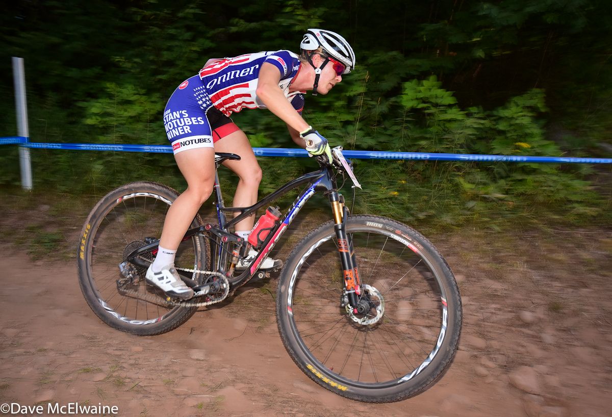 USA Champion Chloe Woodruff (NoTubes Niner) on lap one
