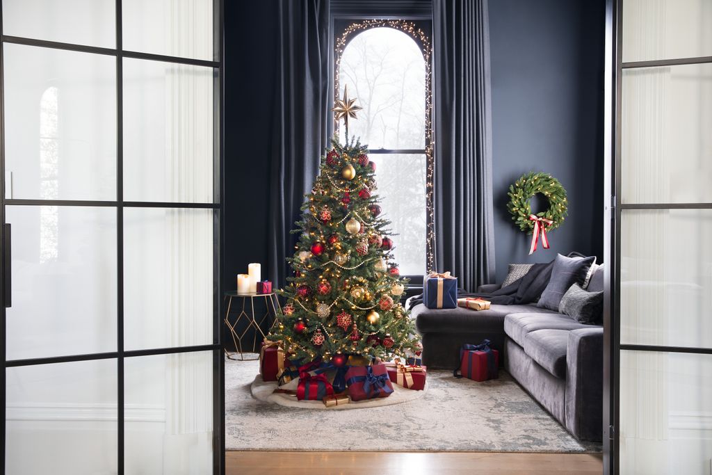 8 Christmas Tree Decorating Mistakes - And How To Avoid Them | Livingetc