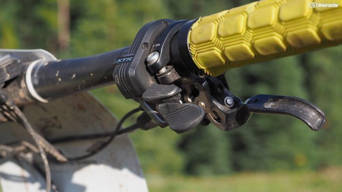 All of the BikeRadar testers who have used XTR Di2 would have preferred a shifter paddle layout that was more analogous to the standard XTR paddles