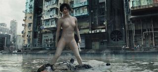 Ghost in the shell Scarlett Johansson stands above a defeated foe