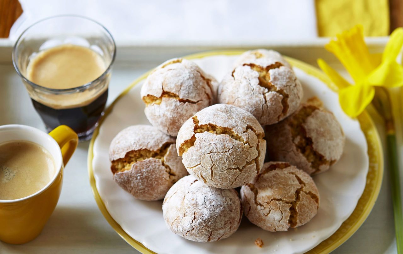 Amaretti biscuits