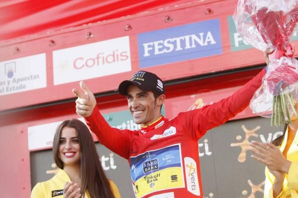 Alberto Contador (Saxo Bank-Tinkoff Bank) salutes from the podium at Bola del Mundo at the 2012 Vuelta a Espana.
