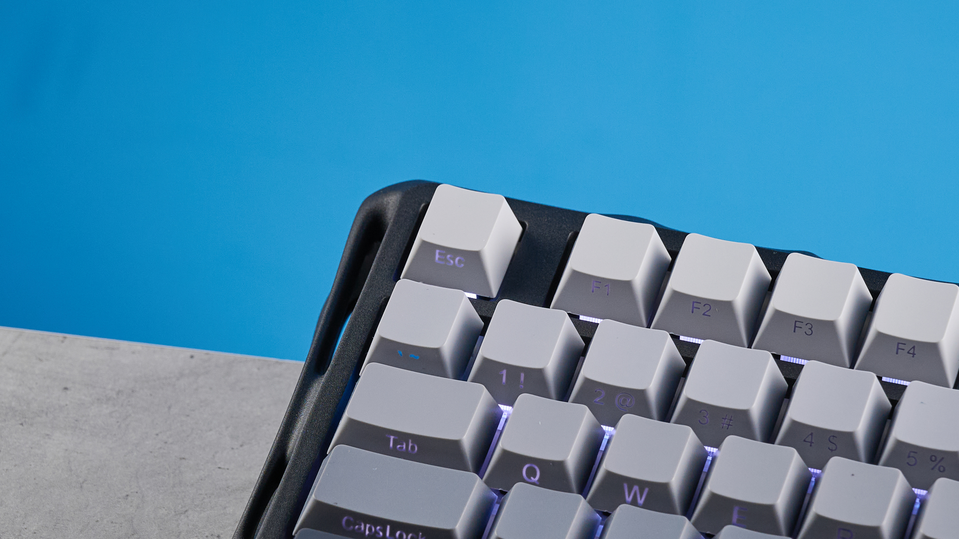 GravaStar Mercury K1 mechanical keyboard in Gradient Black