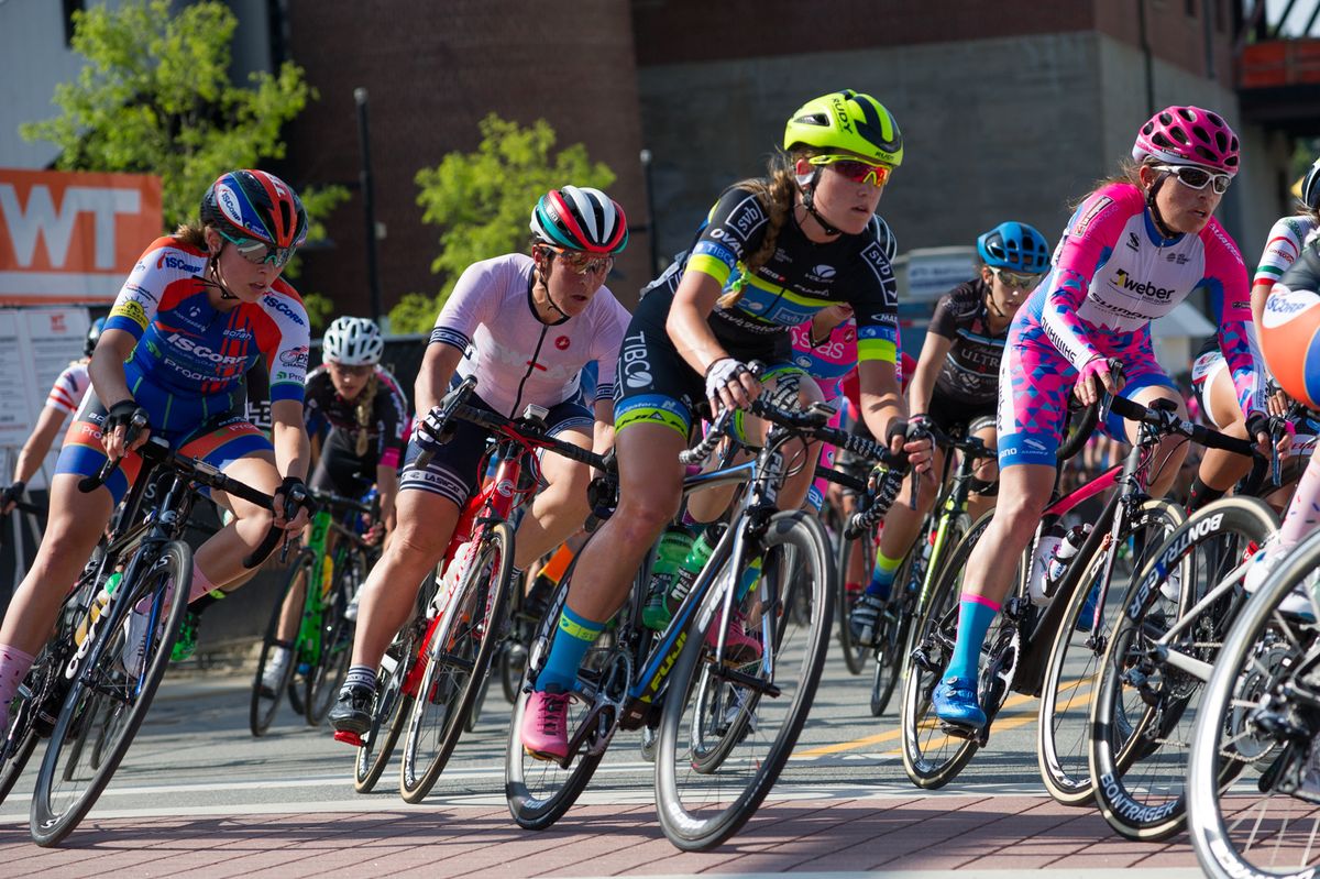 Lauren Stephens (TIBCO) near the front of the pack.