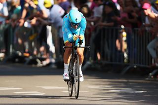 Vincenzo Nibali finished 16th in the Giro d'Italia's opening stage, coming in 19 seconds behind winner Tom Dumoulin.