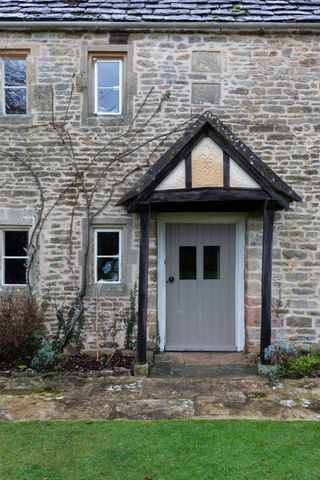 exterior-of-stone-cottage