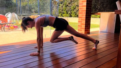 Woman performing mountain climbers.