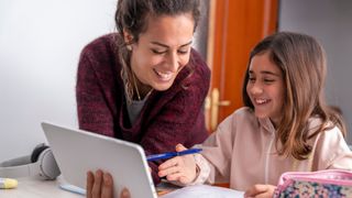 Cuemath review: image shows mother and daughter looking at online tutoring