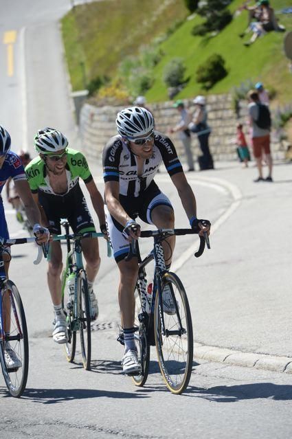 Tom Dumoulin (Giant-Shimano) fights to hold onto his second place overall