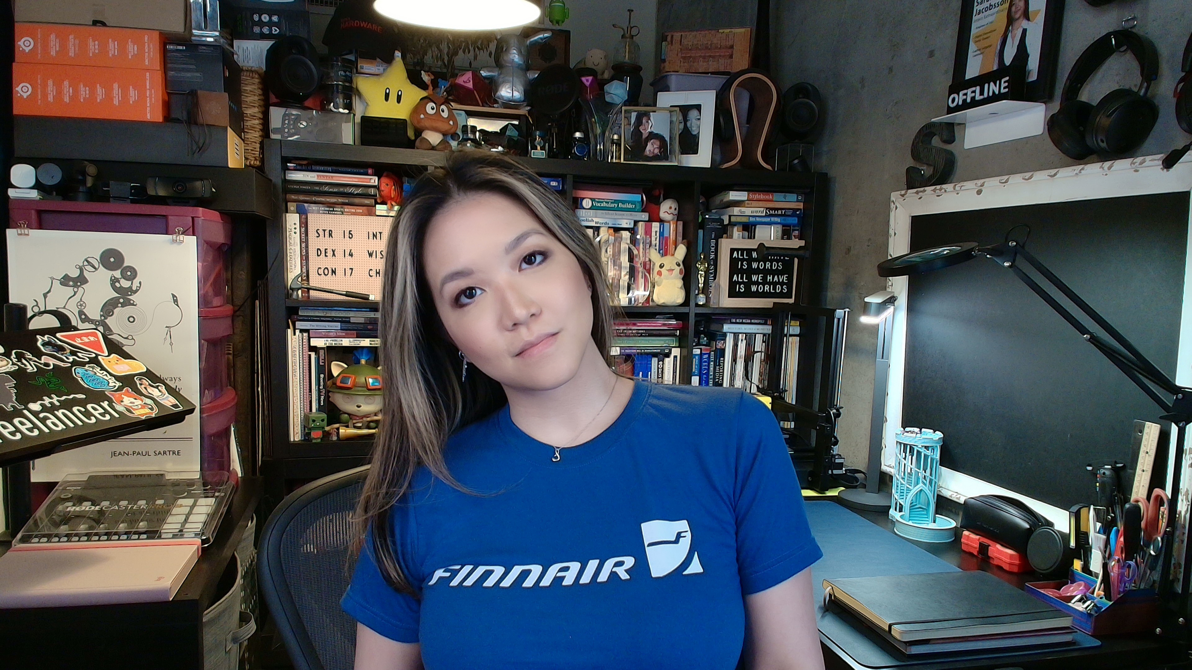 Well-lit Performance Emeet Piko Comparison