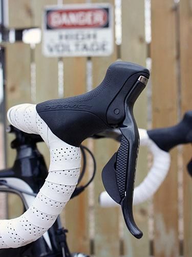 In general, the Di2 levers have a much more finished look and feel about them relative to 7900. We still want more feedback from the buttons and a stiffer paddle but aside from that, it's nearly perfect.