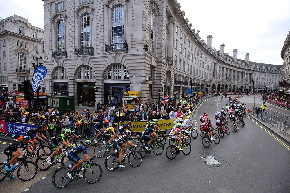 The peloton during the final stage