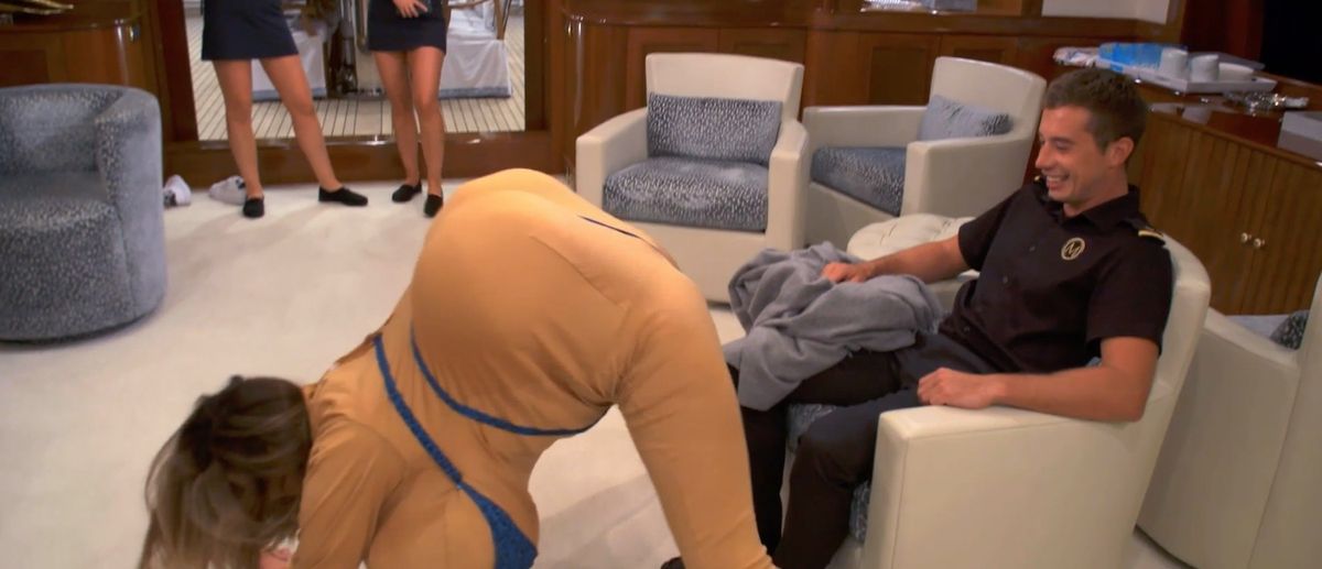 When an all-woman charter group boards the Lady Michelle, deck hand David receives an unusual lap dance from one of the guests. 