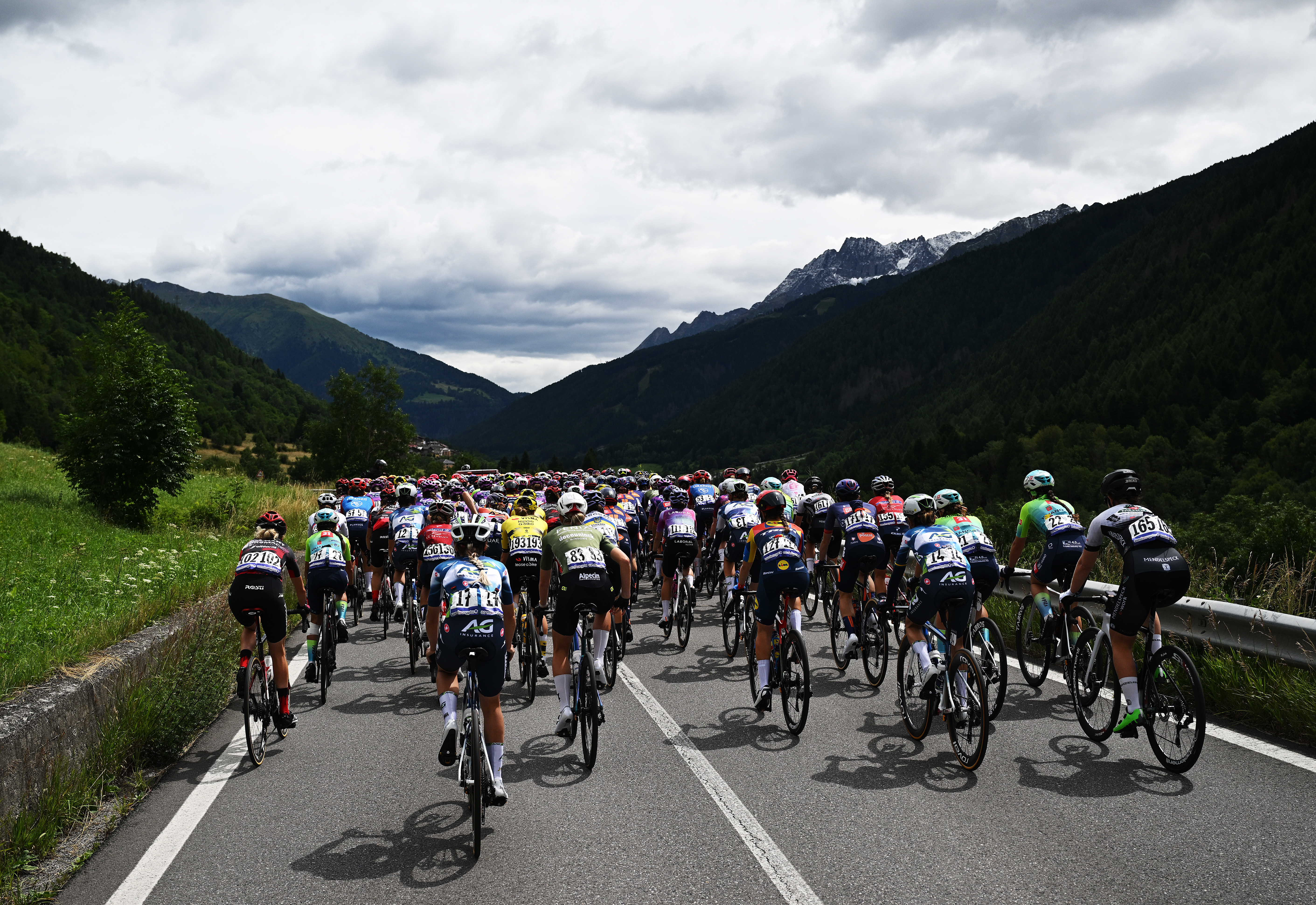 VEZZA D&#039;OGLIO, ITALY - JULY 08: A general view of the peloton passing through a landscape during the 36th Giro d&#039;Italia Women 2025, Stage 3 a 122km stage from Vezza d&#039;Oglio to Trento 1174m / #UCIWWT / on July 08, 2025 in Vezza d&#039;Oglio, Italy. (Photo by Luc Claessen/Getty Images)