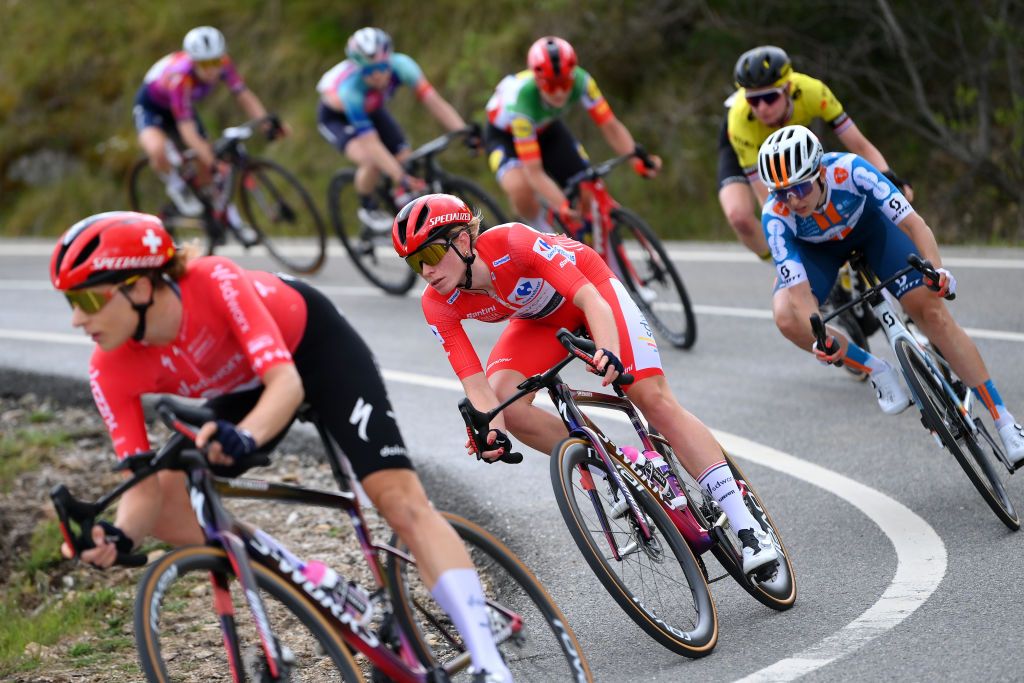 Demi Vollering in the La Vuelta Femenina red leader's jersey