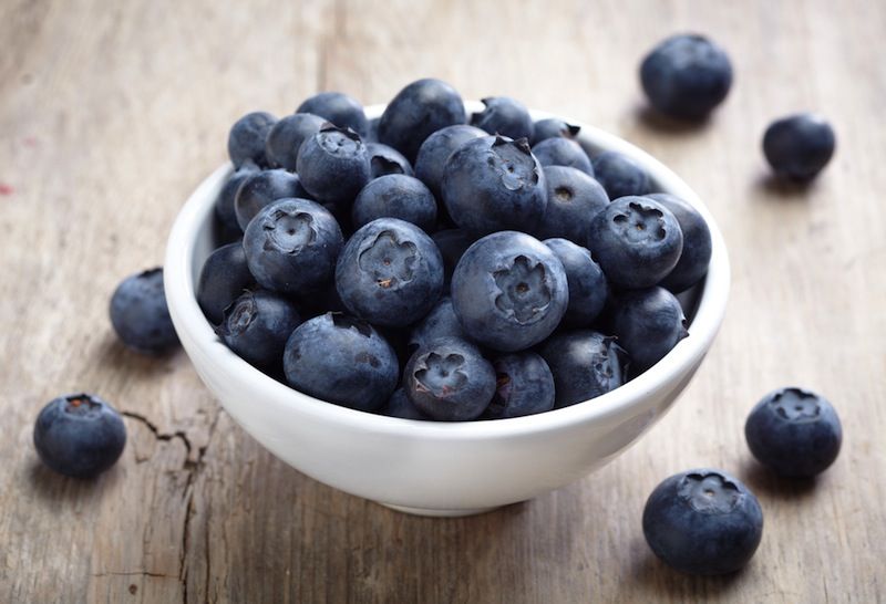 A bowl of blueberries