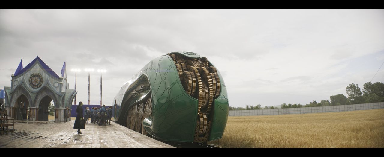 Making the VFX of Wicked; a train station on a film set is turned into a fantasy world