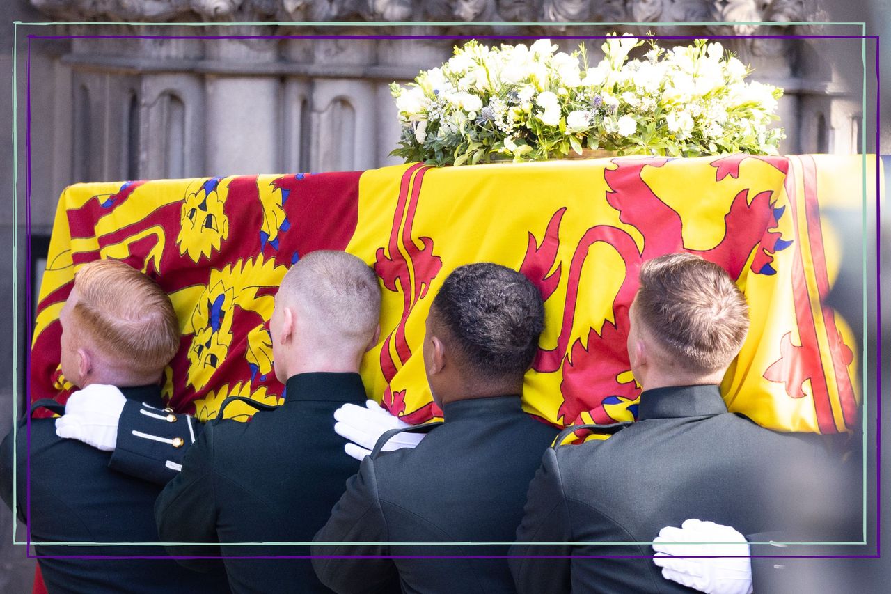 Queen Elizabeth II&#039;s coffin being carried into St Giles Cathedral