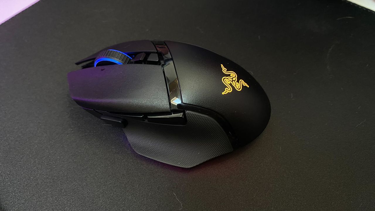 Razer Basilisk V3 Pro and the Mouse Dock Pro