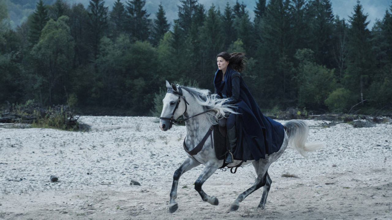 Rosamund Pike dans La Roue du temps