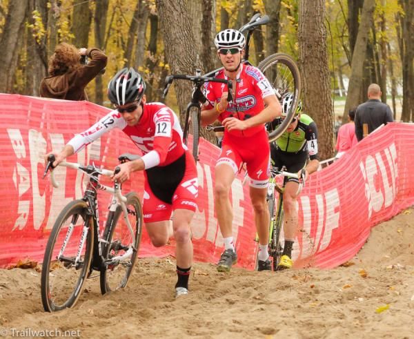 Justin Lindine (Redline) hoofing it through the sand
