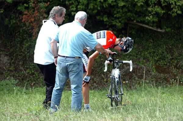 Andy Schleck (Team Saxo Bank) is back on his feet after a crash.