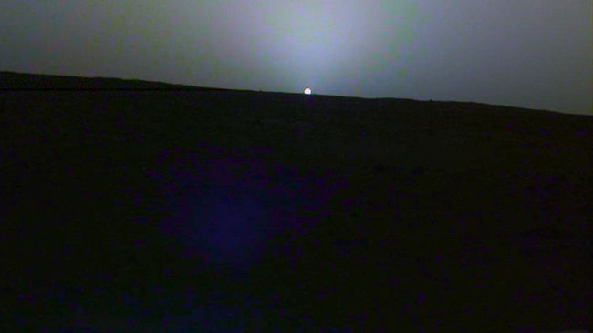 See a Martian Sunrise (and Sunset, Too!) in Gorgeous NASA InSight Photos