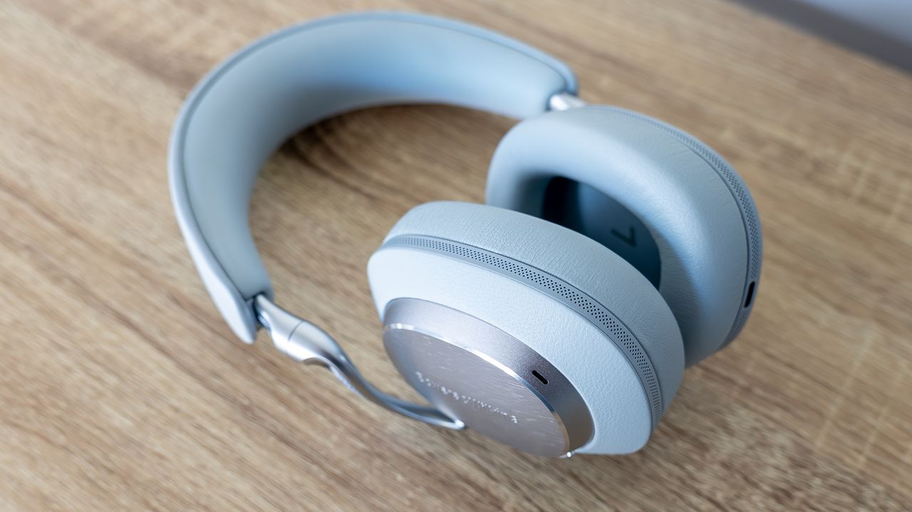 Bowers &amp; Wilkins Px8 S2 in Pearl Blue
